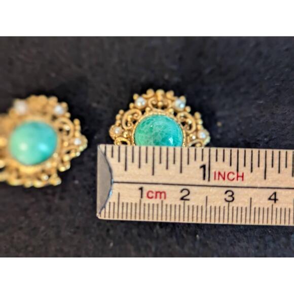 Vintage Gold Tone Filigree Earrings Green Cabochon Pearl Victorian Style - Picture 6 of 8